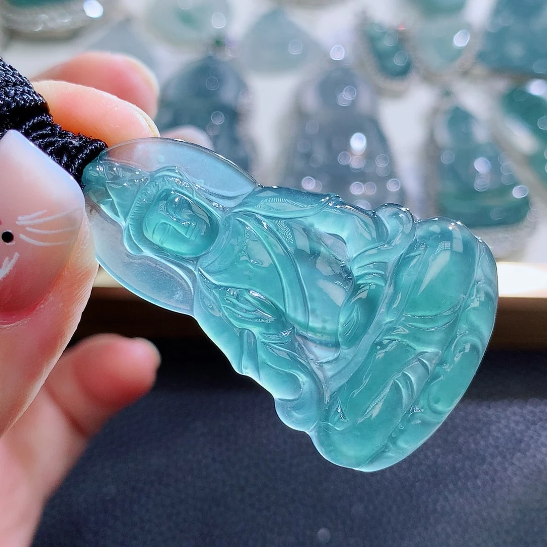 翡翠挂件未镶嵌翡翠