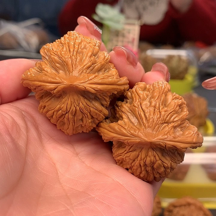 文玩核桃吊坠43虎头