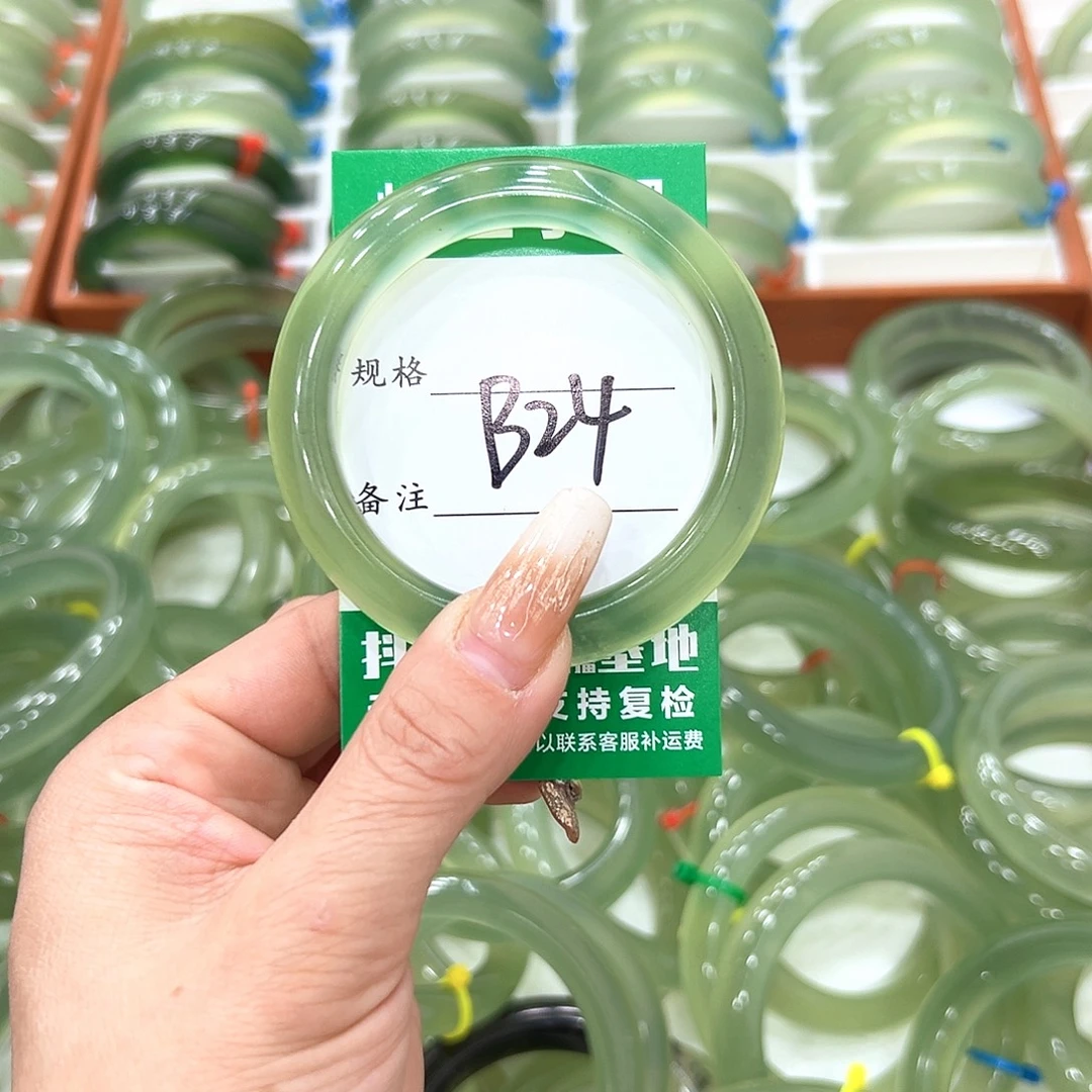 A***发蛇纹石玉未镶嵌手镯