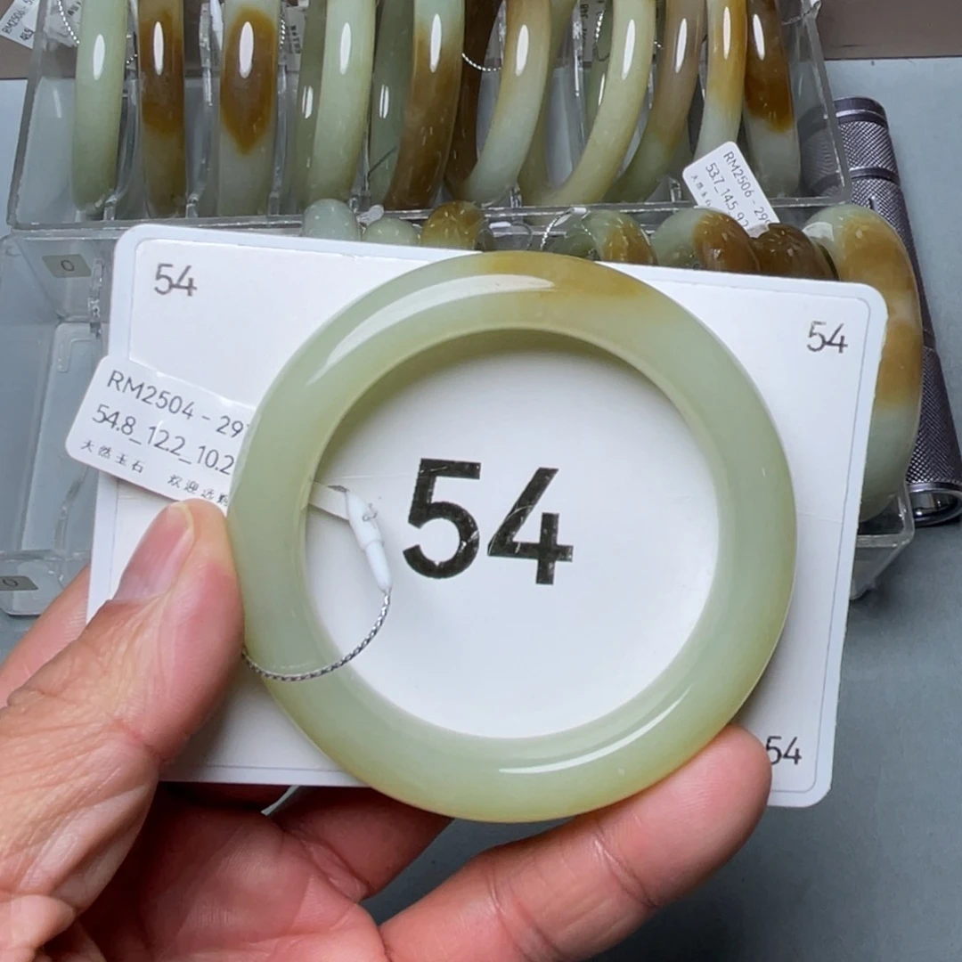 和田玉未镶嵌手镯