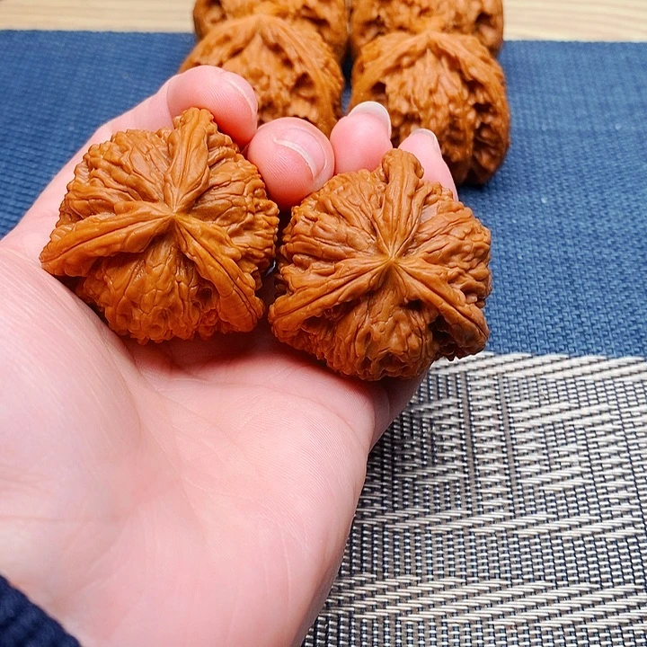 无***敌吊坠文玩核桃三棱