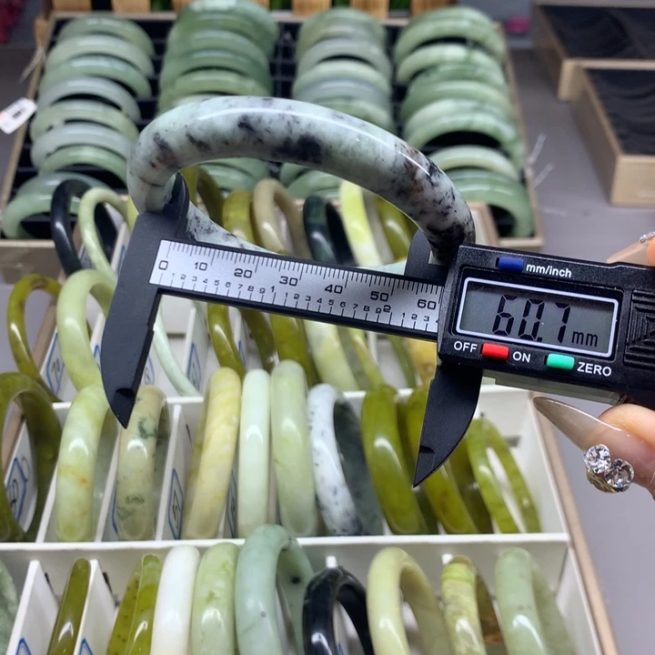 未镶嵌蛇纹石玉手镯68