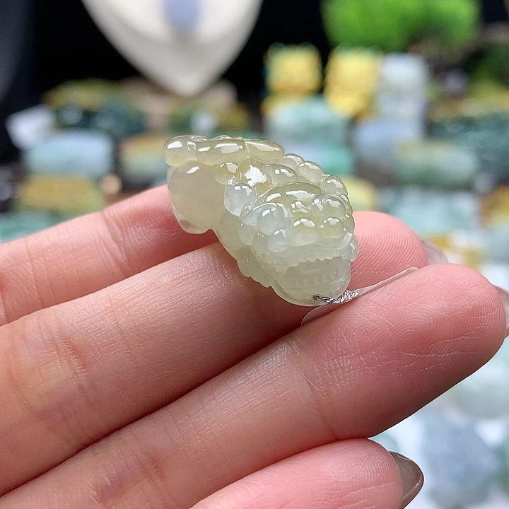 翡翠未镶嵌颈饰貔貅23