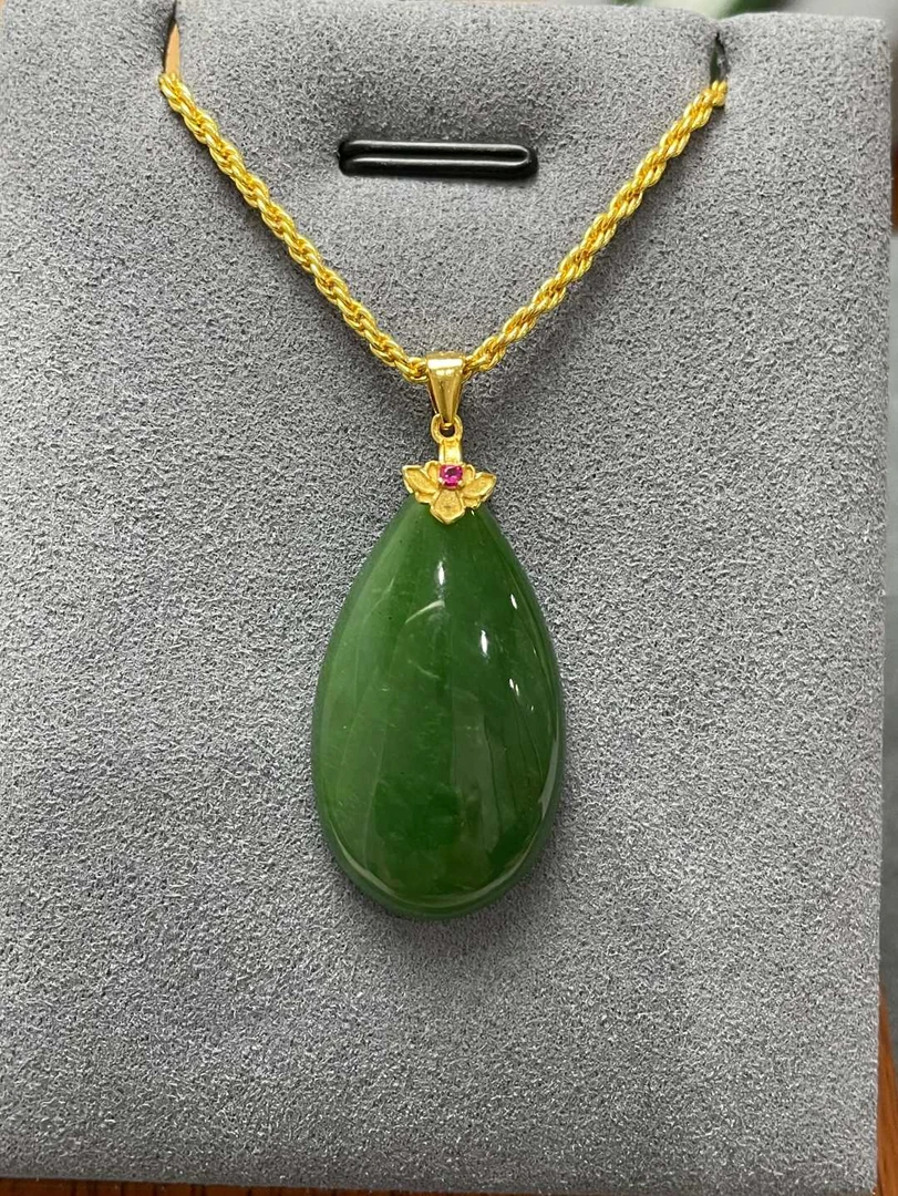 和田玉碧玉满绿时尚精致款水滴吊坠28*16*5mm