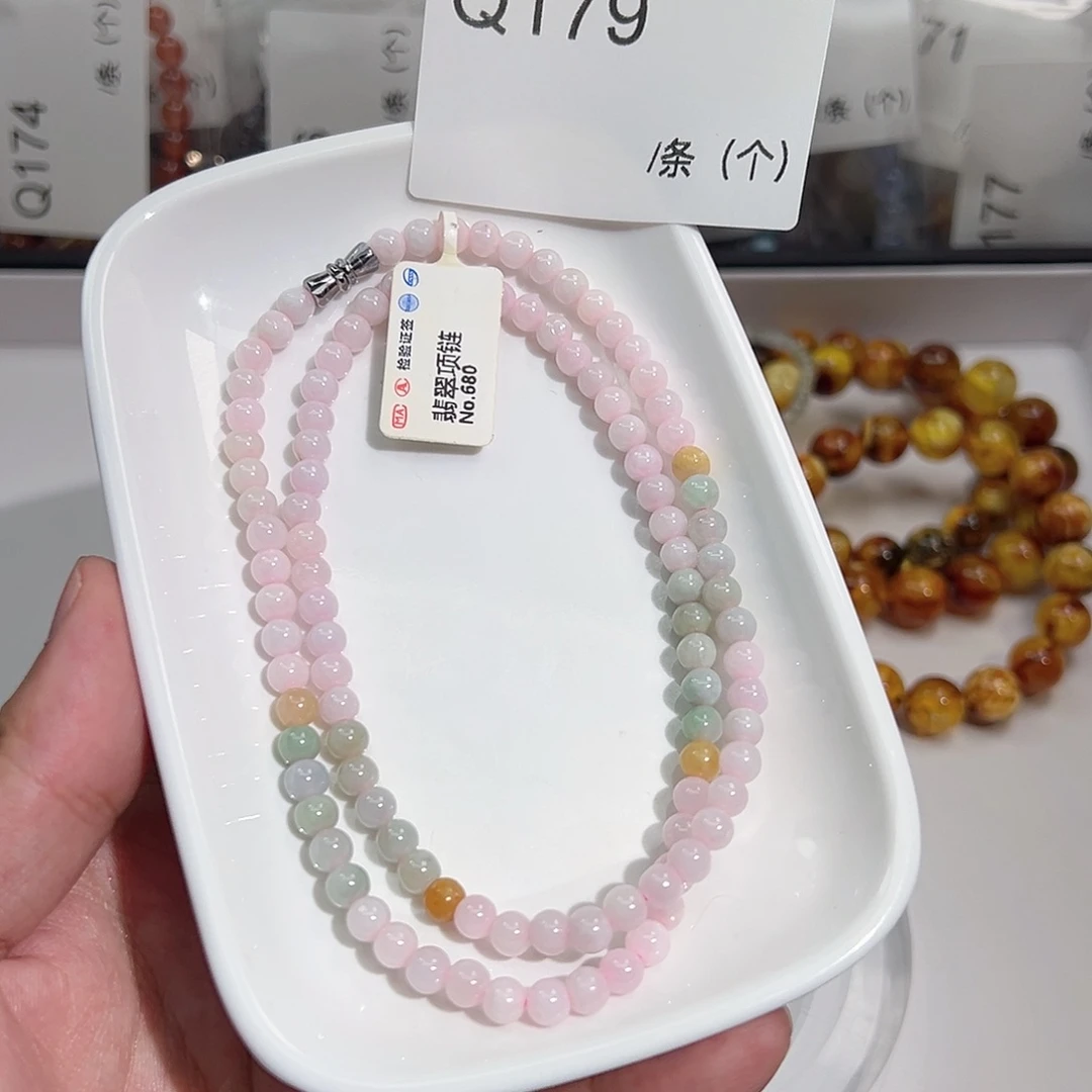 翡翠未镶嵌颈饰Q179