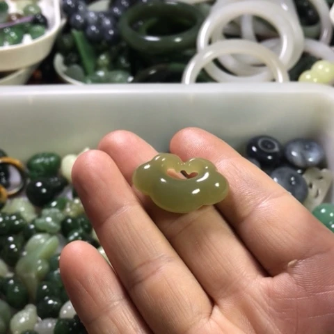 未镶嵌和田玉手机链张*风