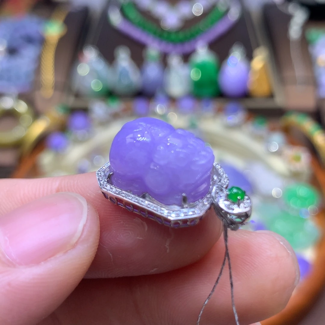 翡翠18K金镶嵌颈饰