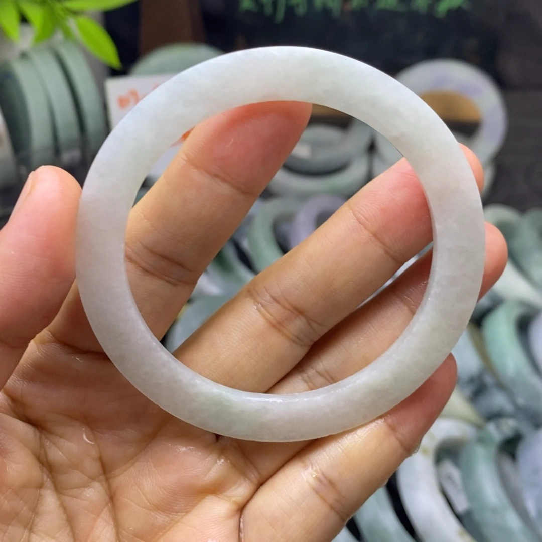定制翡翠未镶嵌手镯