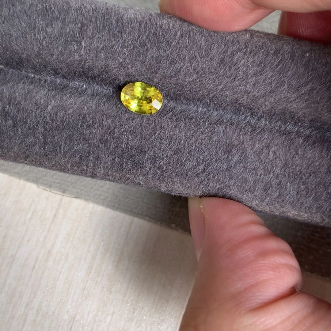 裸石蓝宝石1.35 金丝雀