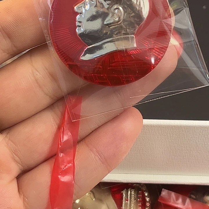 A***放像章一一一一一高贵轻