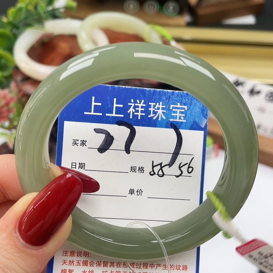 和田玉未镶嵌手镯