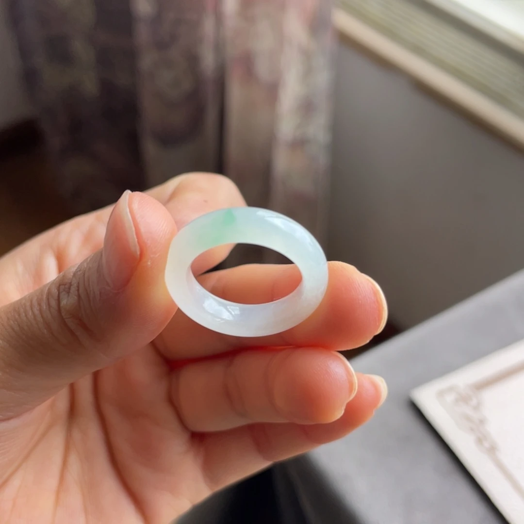 翡翠戒指未镶嵌?白底青戒圈