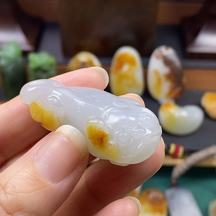 和田玉未镶嵌颈饰