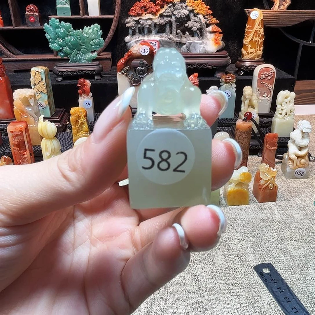 寿山石印石丹东晶结晶兽钮