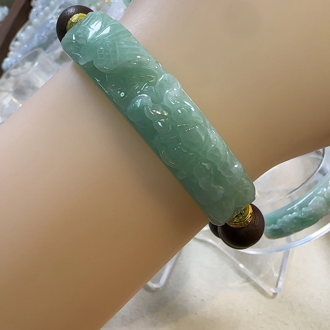 翡翠未镶嵌颈饰手牌