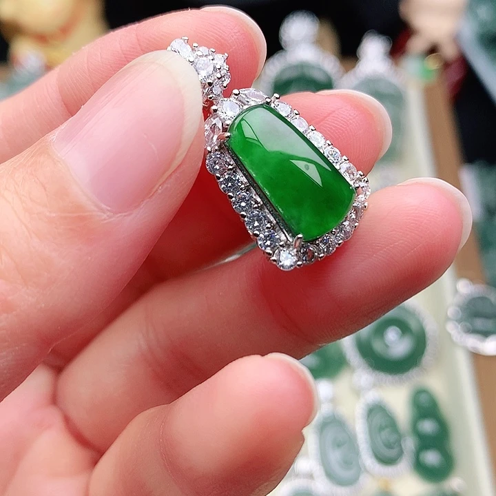 颈饰未镶嵌翡翠吊坠