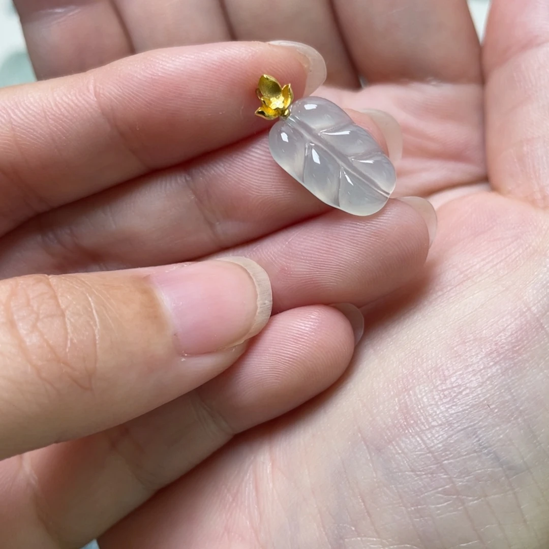 翡翠未镶嵌颈饰金扣小叶子