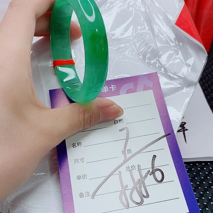 翡翠手镯（圆镯）未镶嵌翡翠