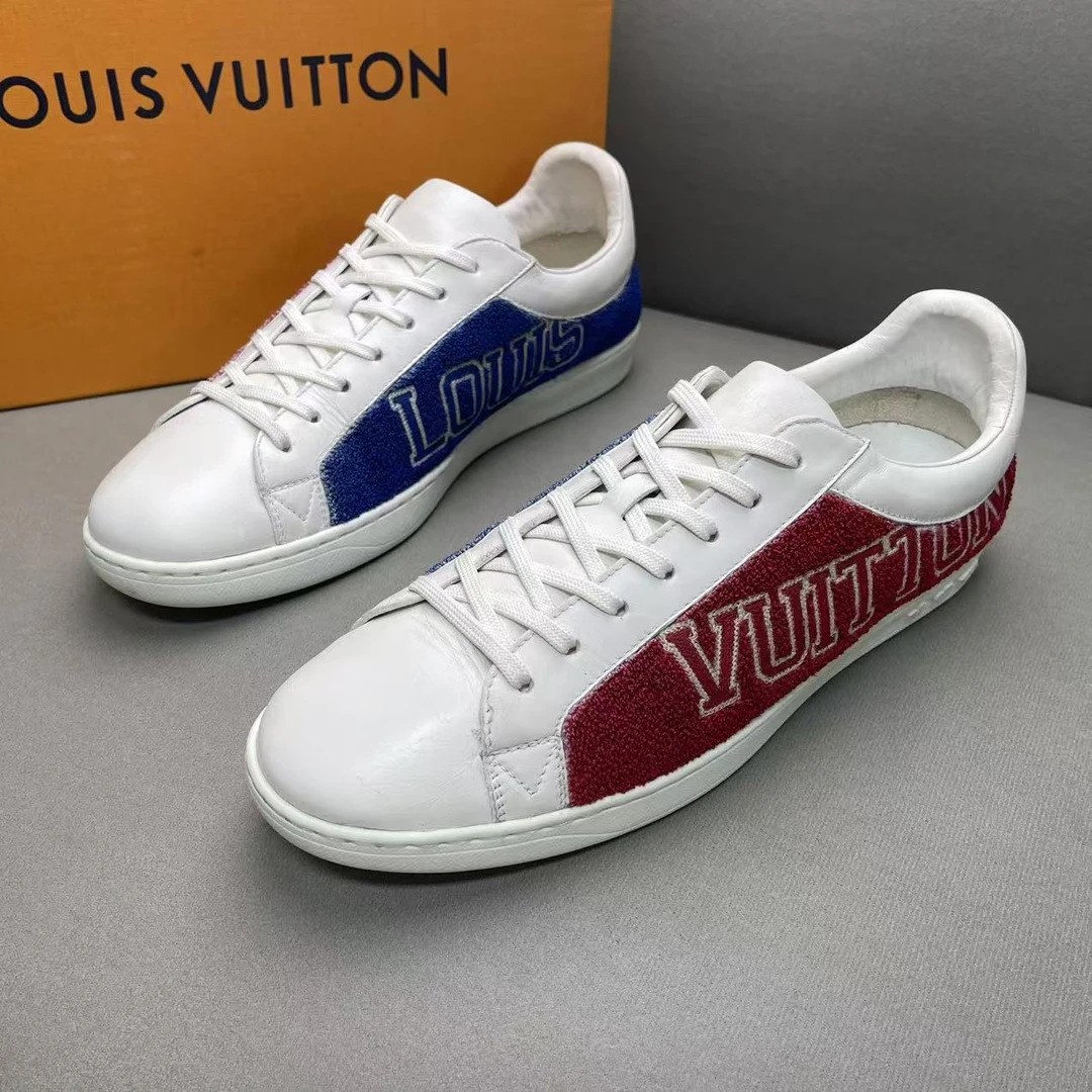 95新 LouisVuitton/路易威登 白色时尚百搭刺绣英文logo板鞋 42码