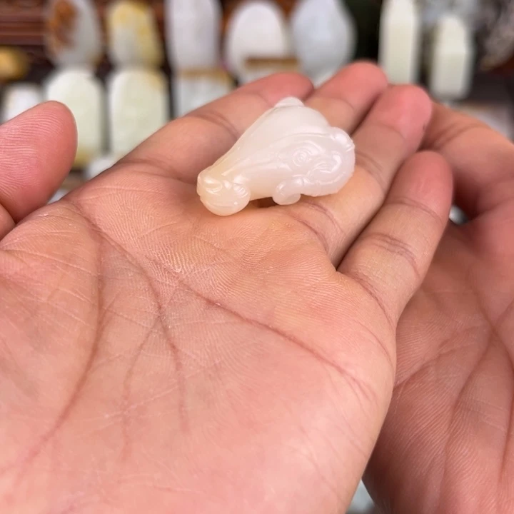 和田玉（糖玉）未镶嵌颈饰