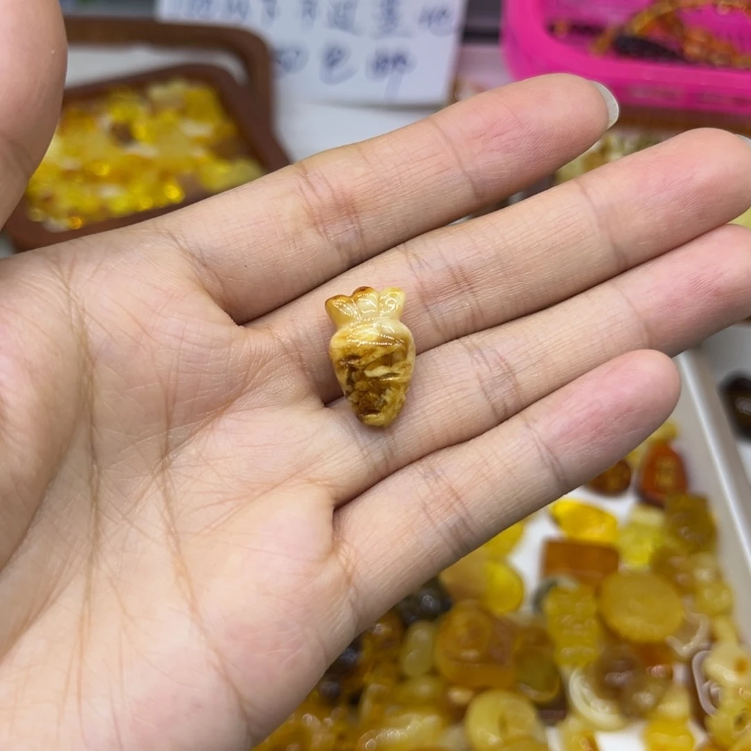 琥珀裸石未镶嵌琥珀
