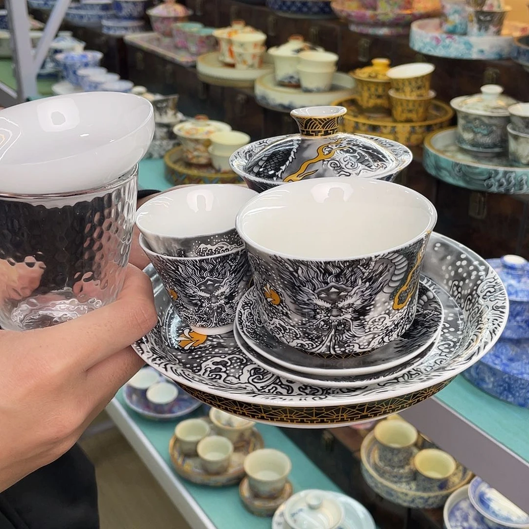 祝我们成为好的更好的人