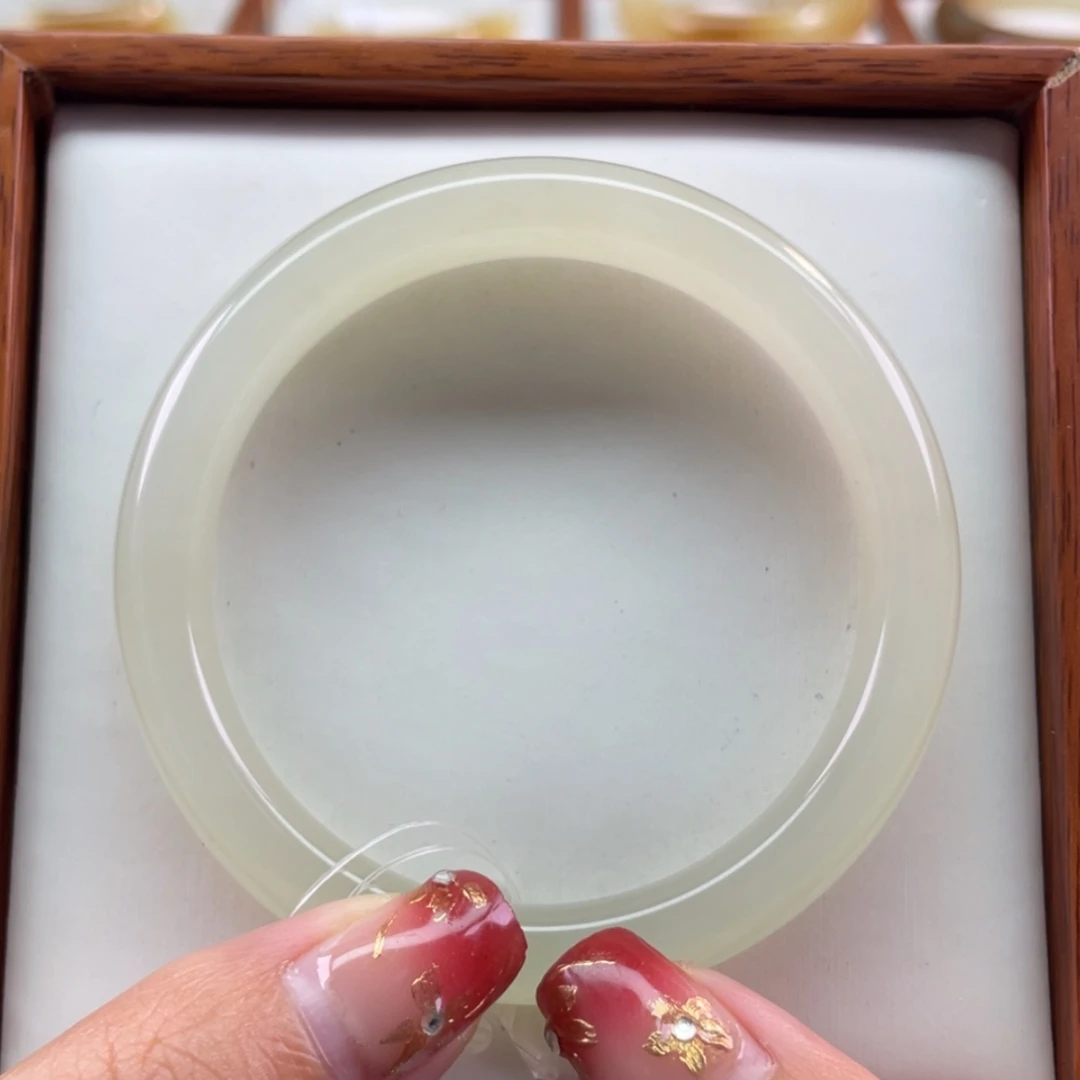 【闪购商品】和田玉手镯未镶嵌57