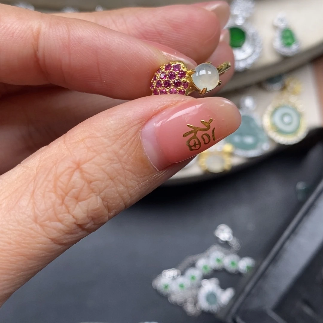 翡翠颈饰未镶嵌翡翠