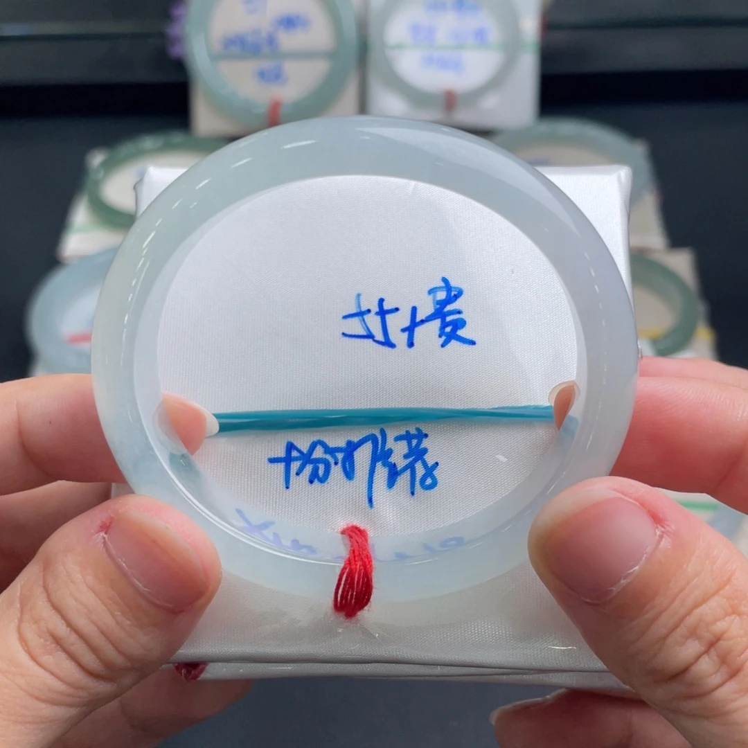 睿***果未镶嵌手镯翡翠翡翠手镯
