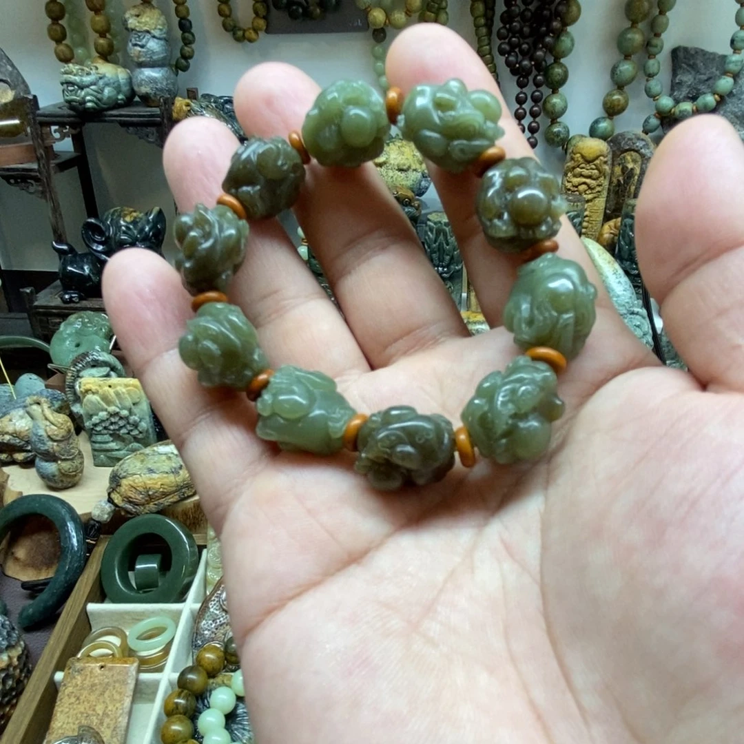 未镶嵌岫岩老玉（透闪石质玉）把件