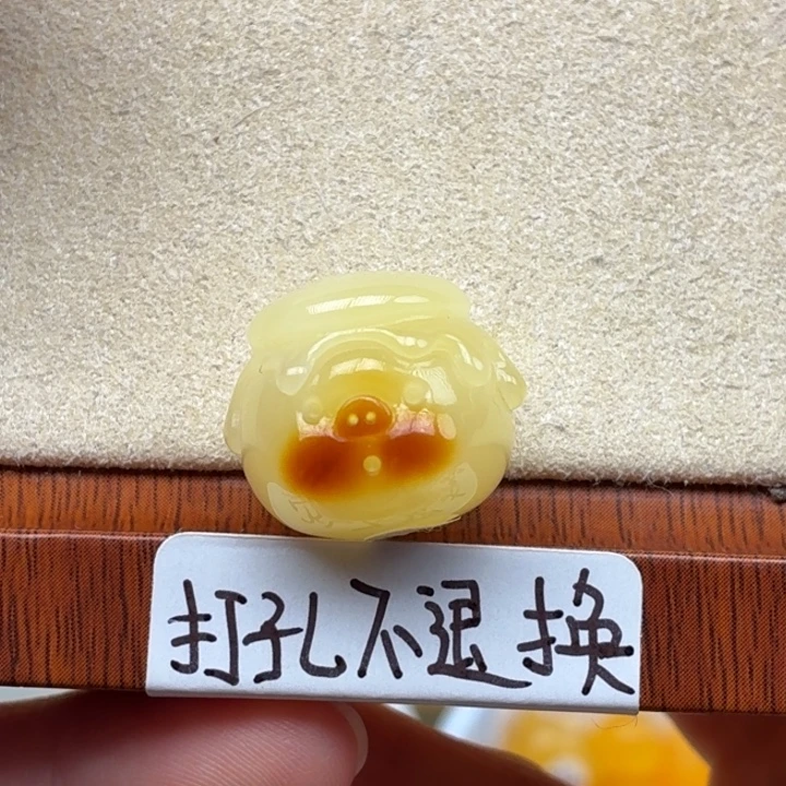 蜜蜡未镶嵌珠宝奇石