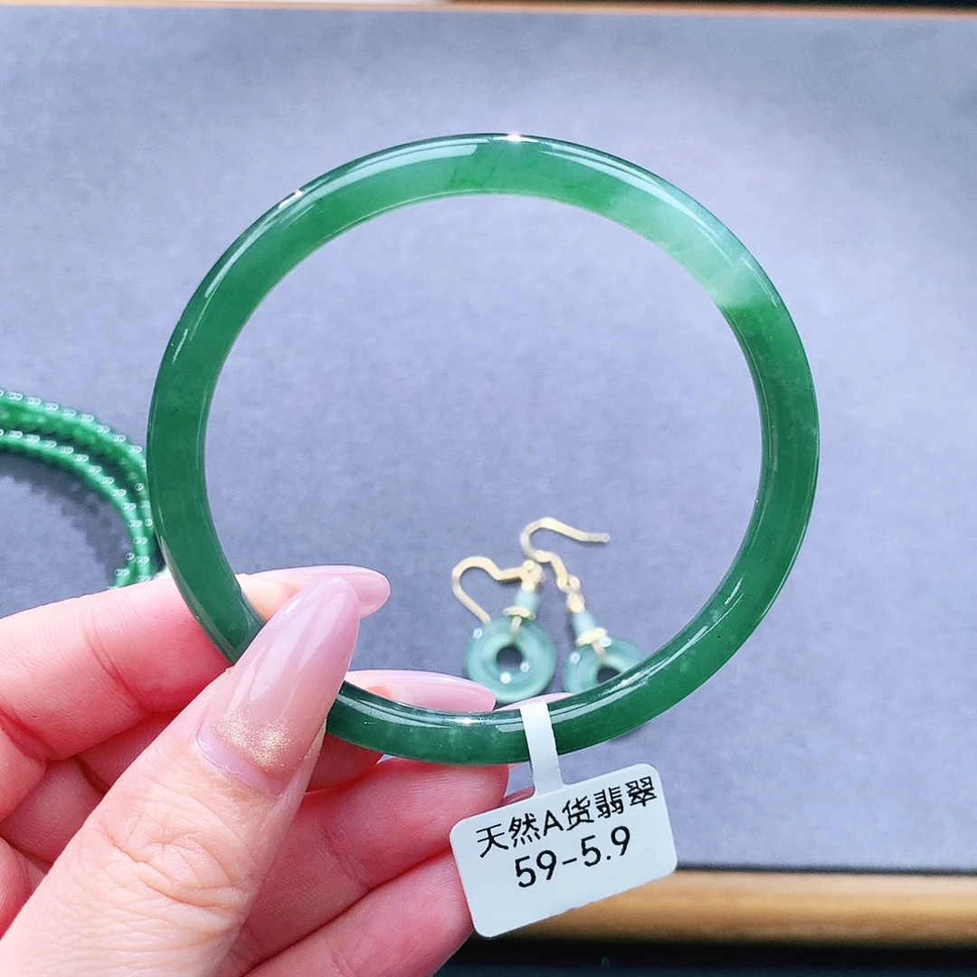 未镶嵌手镯（圆镯）翡翠