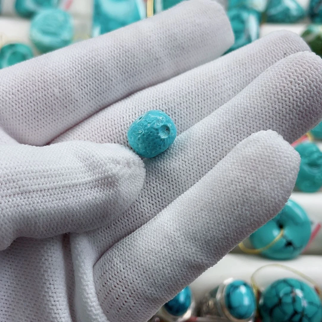 绿松石颈饰未镶嵌姜*