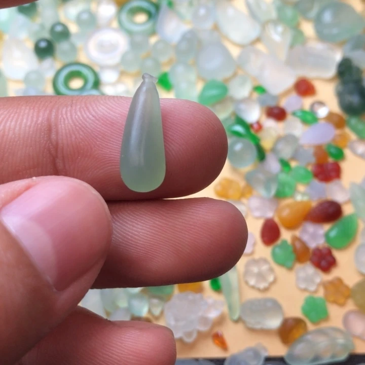 定制翡翠未镶嵌挂件