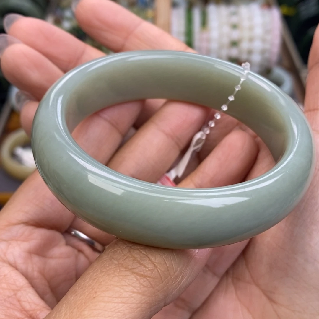 和田玉未镶嵌手镯清货