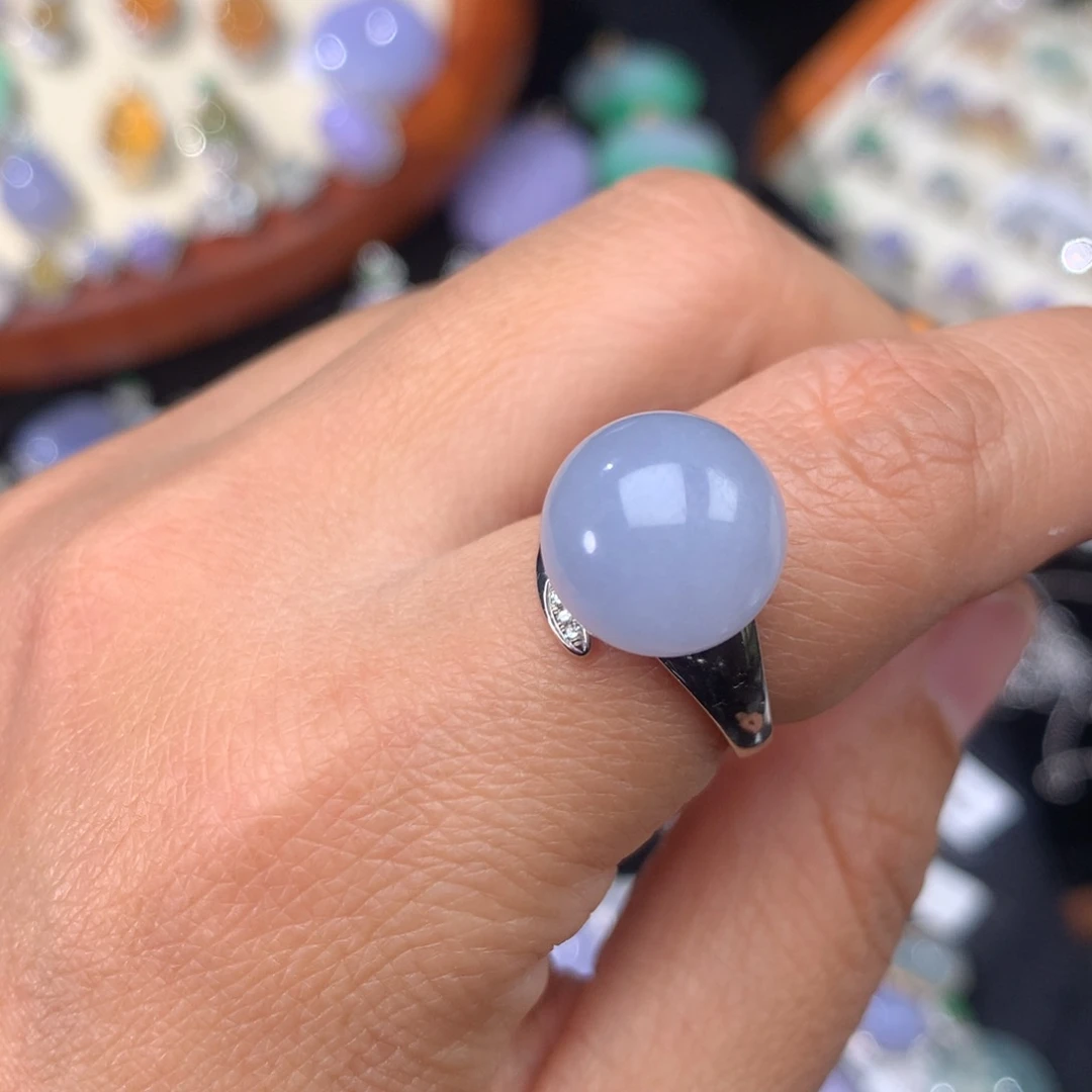 翡翠戒指18K金镶嵌圆珠戒指