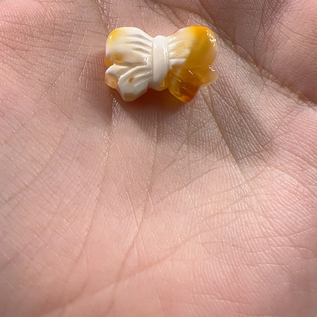 琥珀未镶嵌珠宝奇石金瓷白蝴蝶结