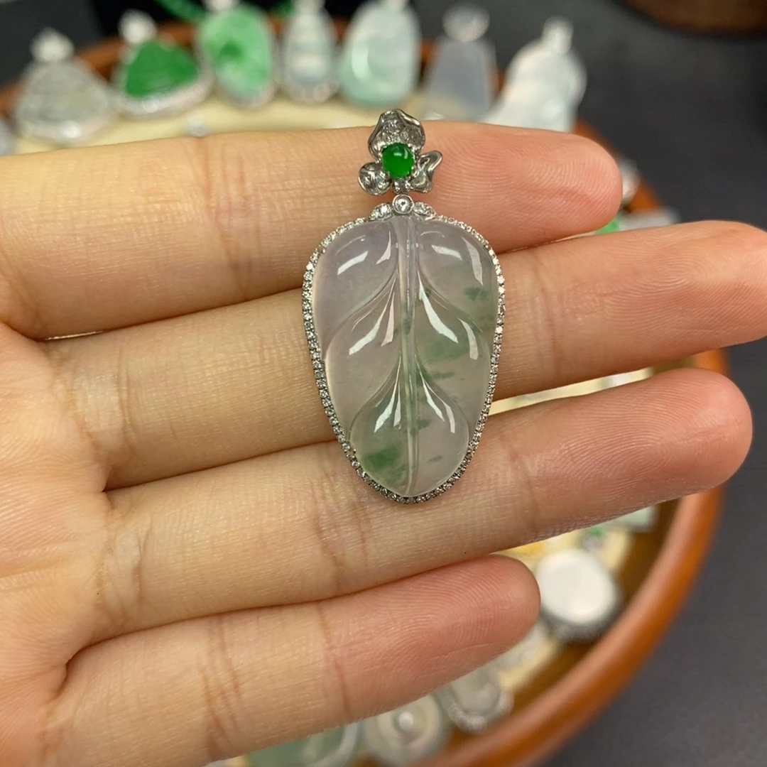 翡翠18K金镶嵌颈饰翡翠