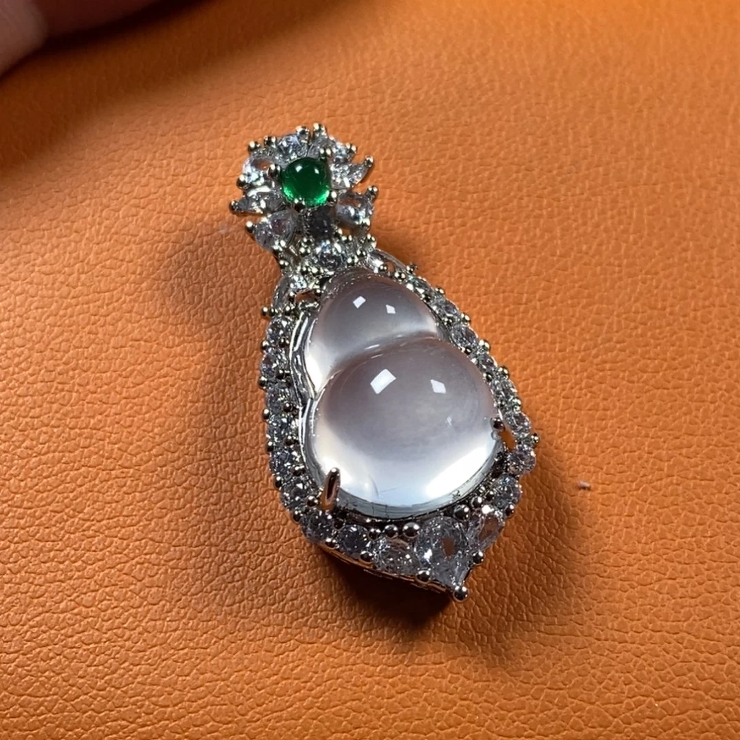 石英质玉合金颈饰葫芦