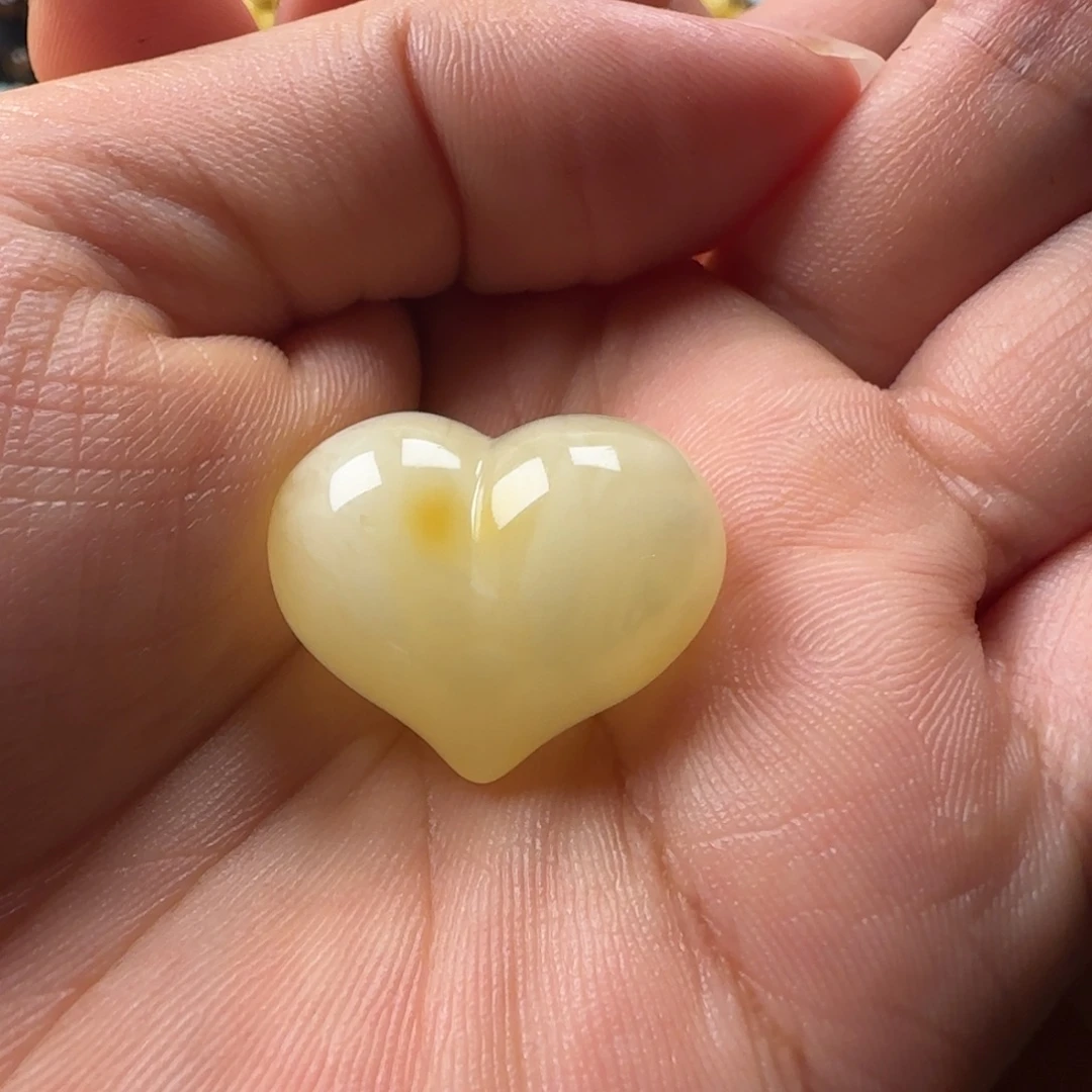 如***慈蜜蜡未镶嵌颈饰白花蜡屁桃吊坠（打孔不退换）