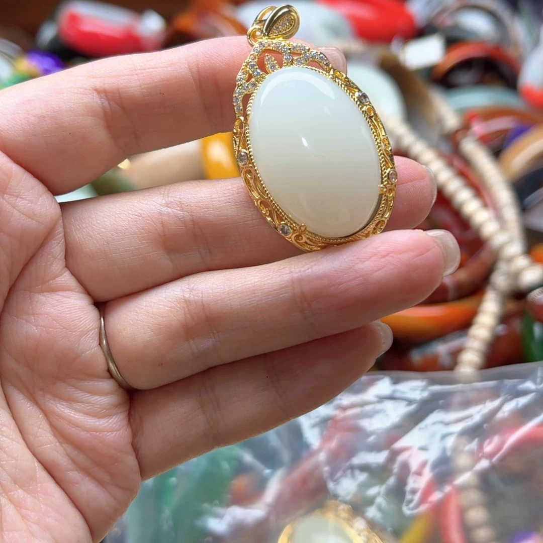 和田玉未镶嵌颈饰