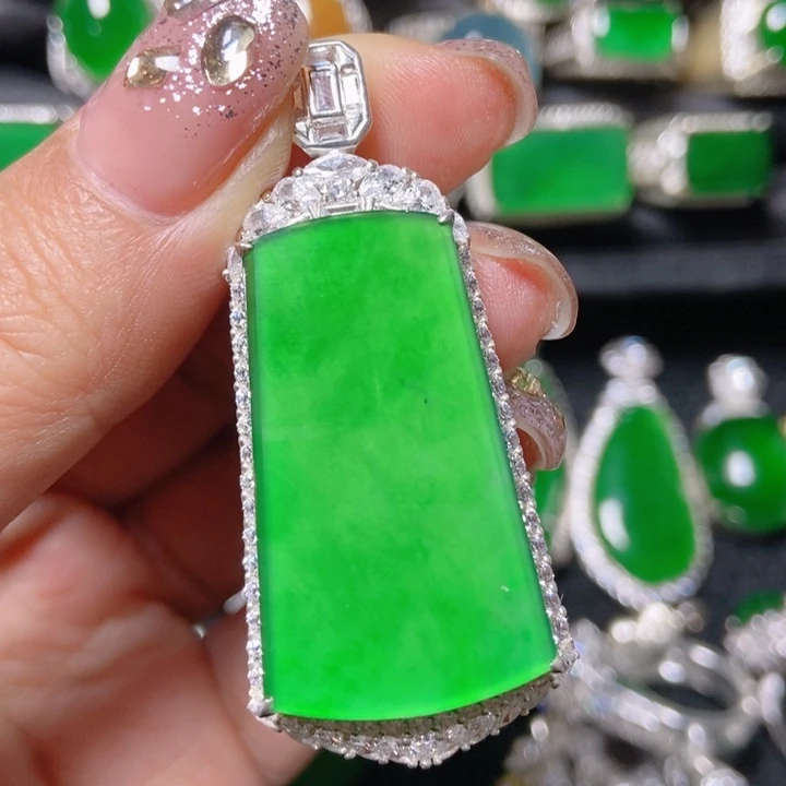 翡翠银S925镶嵌颈饰翡翠