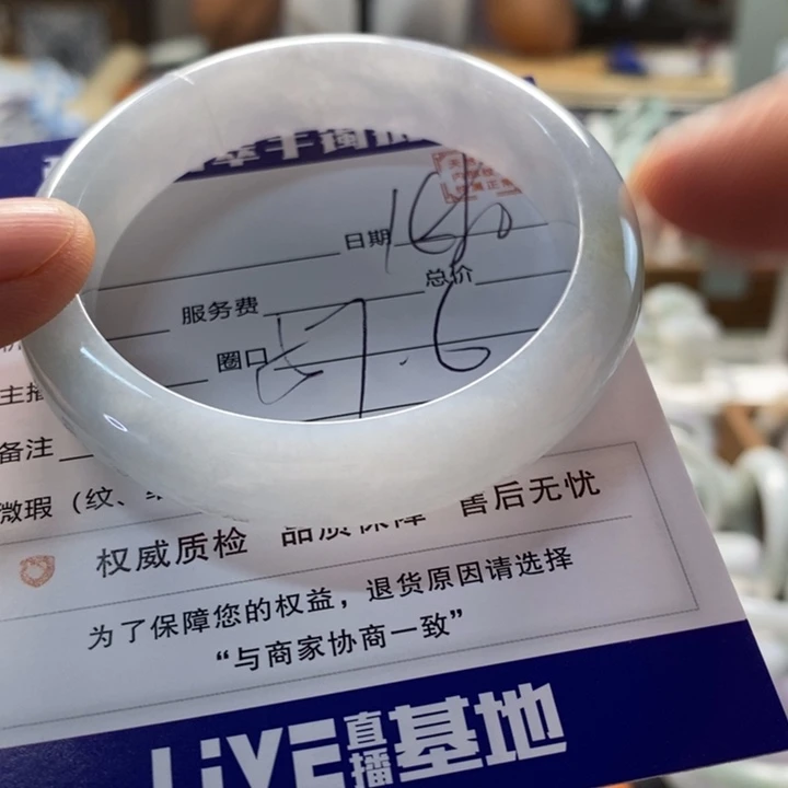 翡翠手镯未镶嵌翡翠手镯未镶嵌
