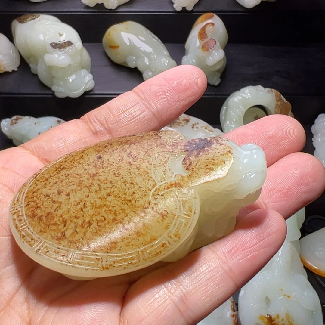 量***地和田玉未镶嵌颈饰