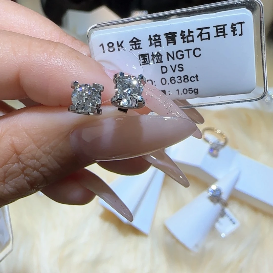 实验室培育钻石18K金镶嵌牛头