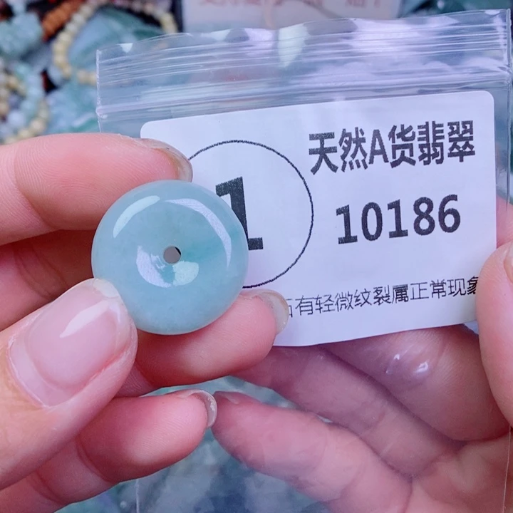 翡翠未镶嵌颈饰吊坠