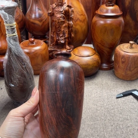 交趾黄檀（大红酸枝）梅瓶