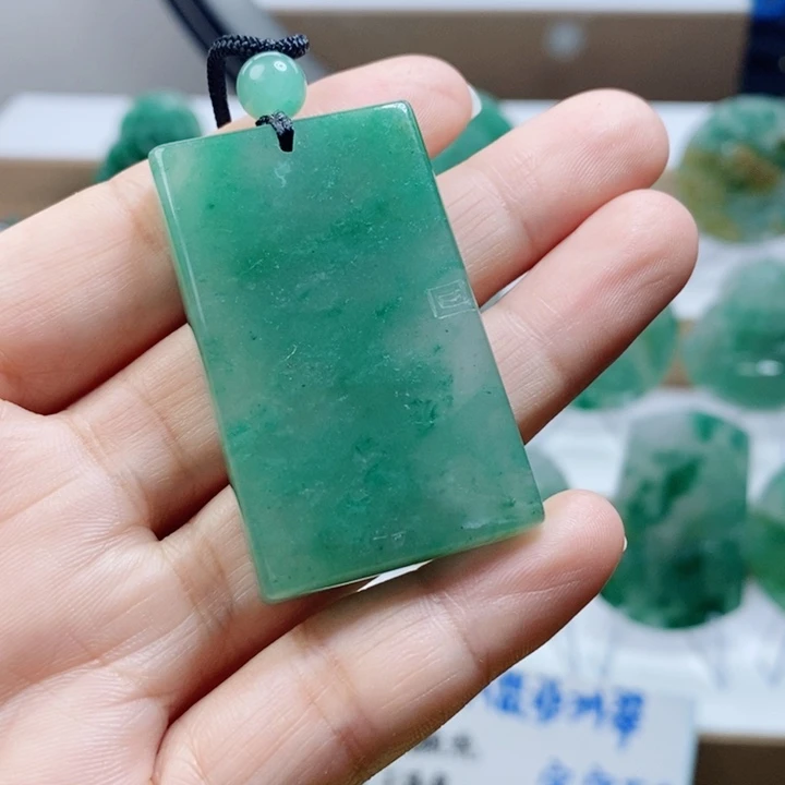 颈饰未镶嵌石英质玉c**峰非洲翠