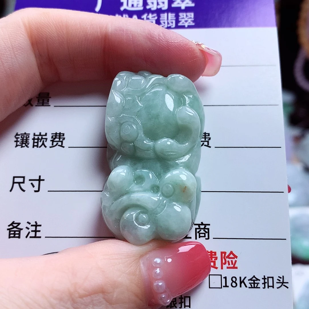 翡翠未镶嵌颈饰貔貅