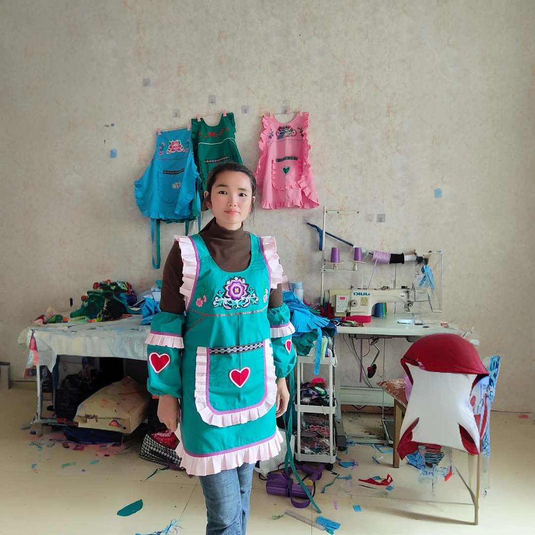 云贵川新款漂亮围裙长袖背带布艺印花民族风可爱围兜做饭和袖套